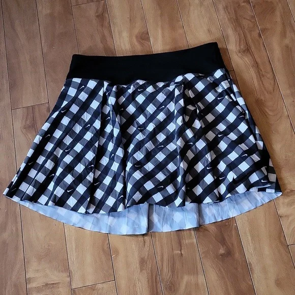 Nike skort - Picture 1 of 5